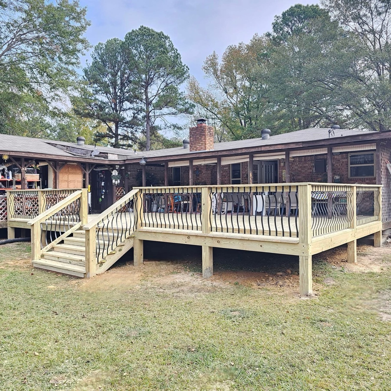 PS Construction LLC deck with wood railing and metal balusters in Little Rock, AR